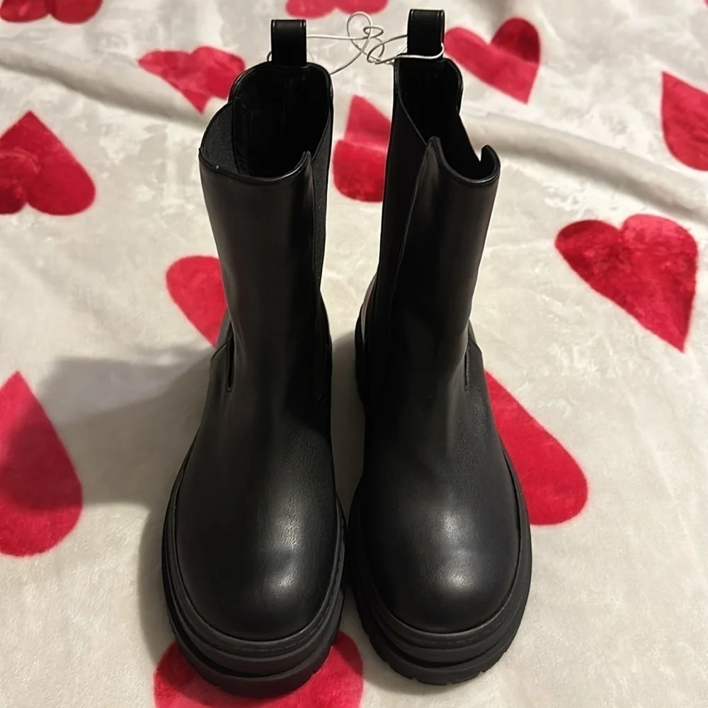 Good American Leather Chelsea Pull On Boot Black Women's